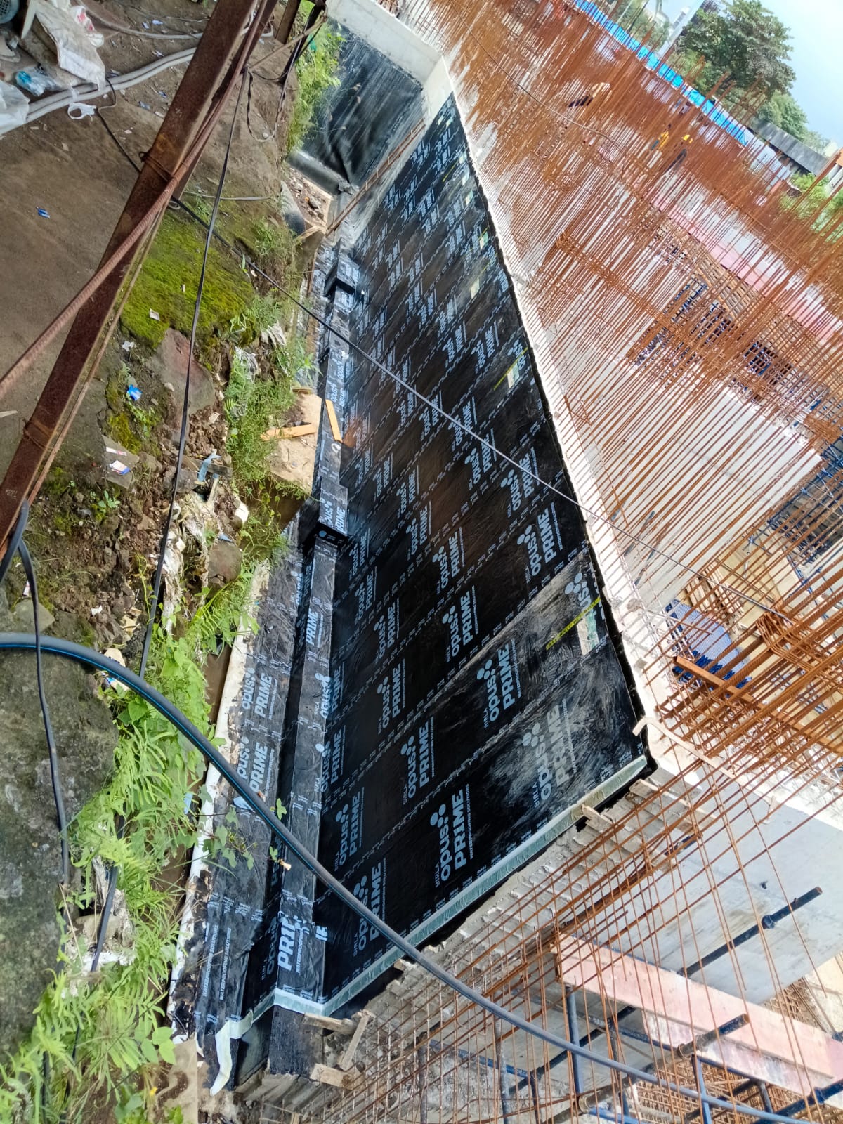 Waterproofing lining applied on columns and structure walls